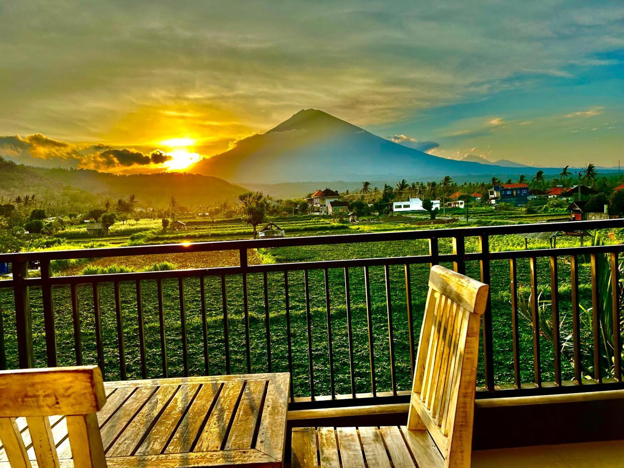 D'Uma Amed Homestay Exterior foto